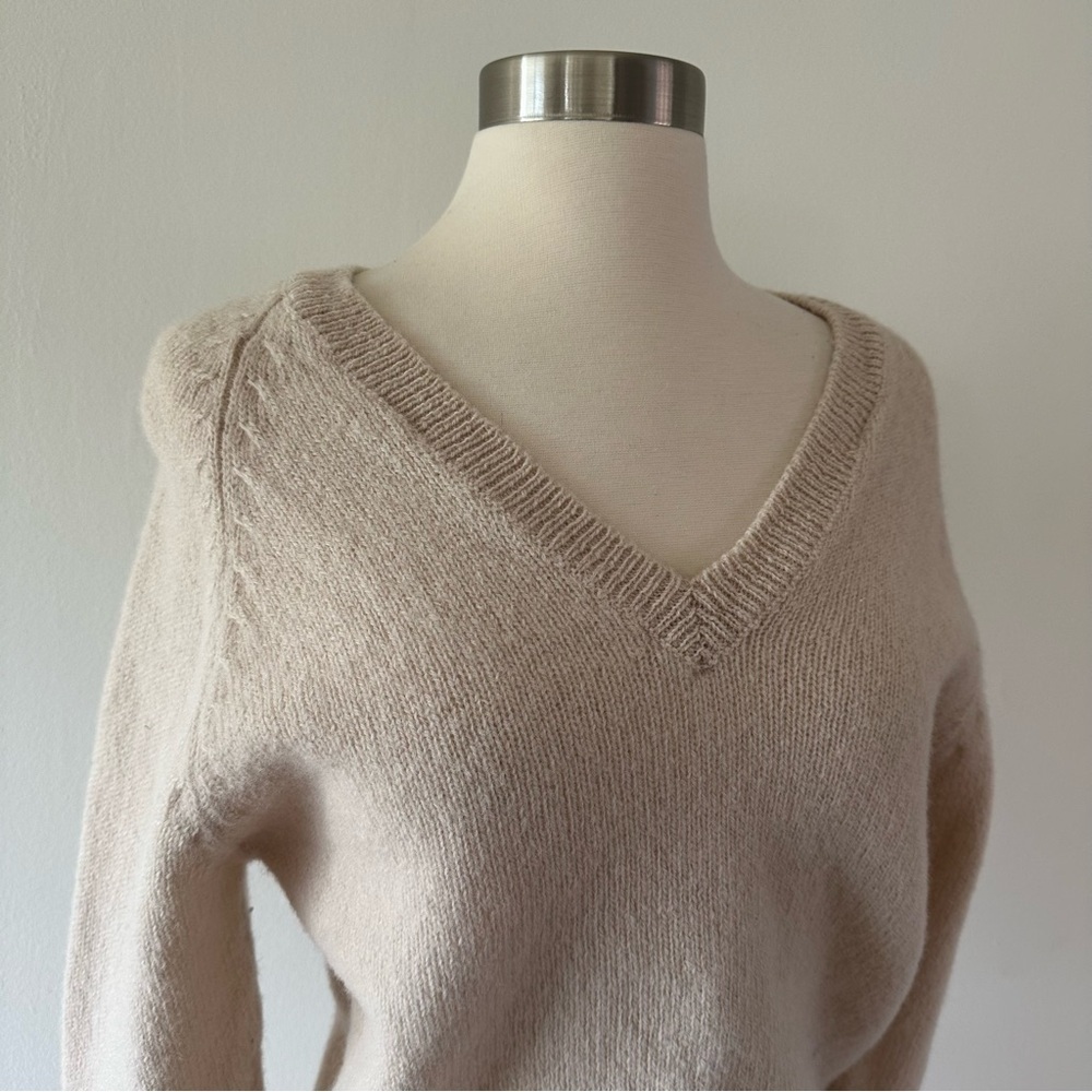 Vintage The Eagle’s Eye 100% Wool Neutral Knit V neck Sweater S - Picture 4 of 7